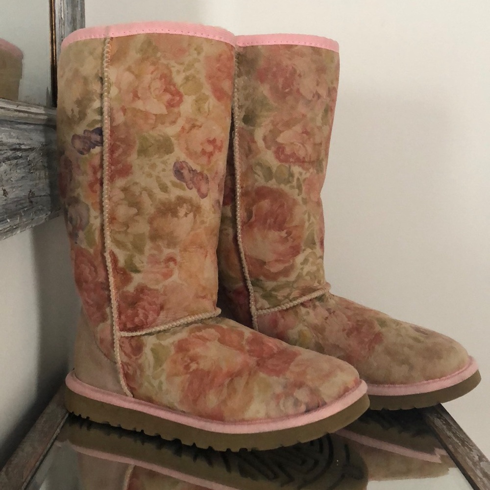 🌺 Ugg 🌸 Vintage Floral romantic Pattern Rare - Sz 7